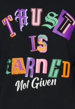 YOURTURNUNISEX - T-shirt Med Print - Black -YOURTURN Affär 05109df1f06e45f6a2a66f26947a4bd1