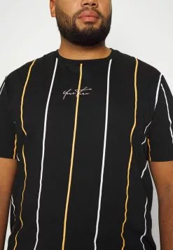 YOURTURNSIGNATURE TEE UNISEX - T-shirt Med Print - Black -YOURTURN Affär 05fbdeb2d6294ee8b04ef7d09615594b