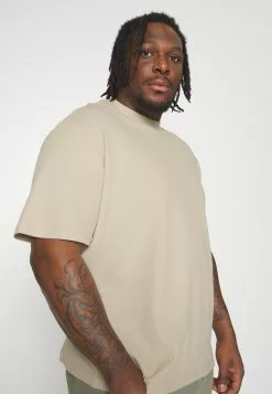 YOURTURNUNISEX - T-shirt - Bas - Light Green/ Off-white -YOURTURN Affär 100f003a2e1d43cf9c75eab3d1bdbd33