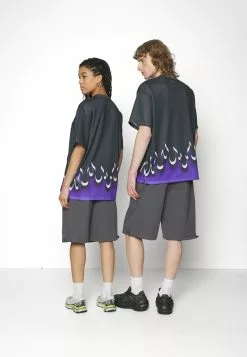 YOURTURNUNISEX - T-shirt Med Print - Black -YOURTURN Affär 22c43f96d1694aaa9b796bec5349629c