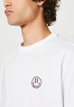 YOURTURNUNISEX - T-shirt - Bas - White 13 YOURTURNUNISEX - T-shirt - Bas - White -YOURTURN Affär 3066775aa6174c068f6176f9edbdb3d3