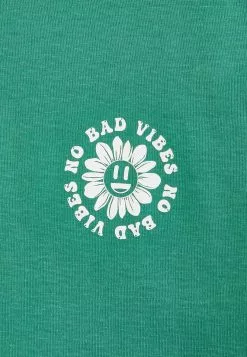 YOURTURNUNISEX - T-shirt Med Print - Green 23 YOURTURNUNISEX - T-shirt Med Print - Green -YOURTURN Affär 4209fbb41be44b59998bd1c4f0a83e08