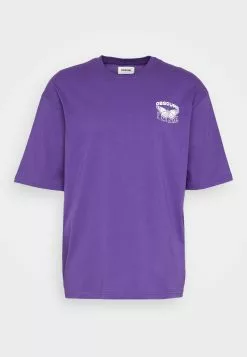 YOURTURNNOSTALGIA FUTURE TEE UNISEX - T-shirt Med Print - Purple -YOURTURN Affär 43487c7f1f144ab58d5b1fcdd2bae002