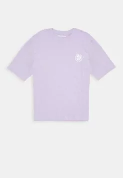 YOURTURNUNISEX - T-shirt Med Print - Purple 19 YOURTURNUNISEX - T-shirt Med Print - Purple -YOURTURN Affär 43a5b8f53783429b804d948fb6503398