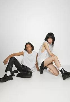 YOURTURNSLEEVELES UNISEX 2 PACK - T-shirt - Bas - White, Black -YOURTURN Affär 454f5b6a03a549969563e4cd64163461