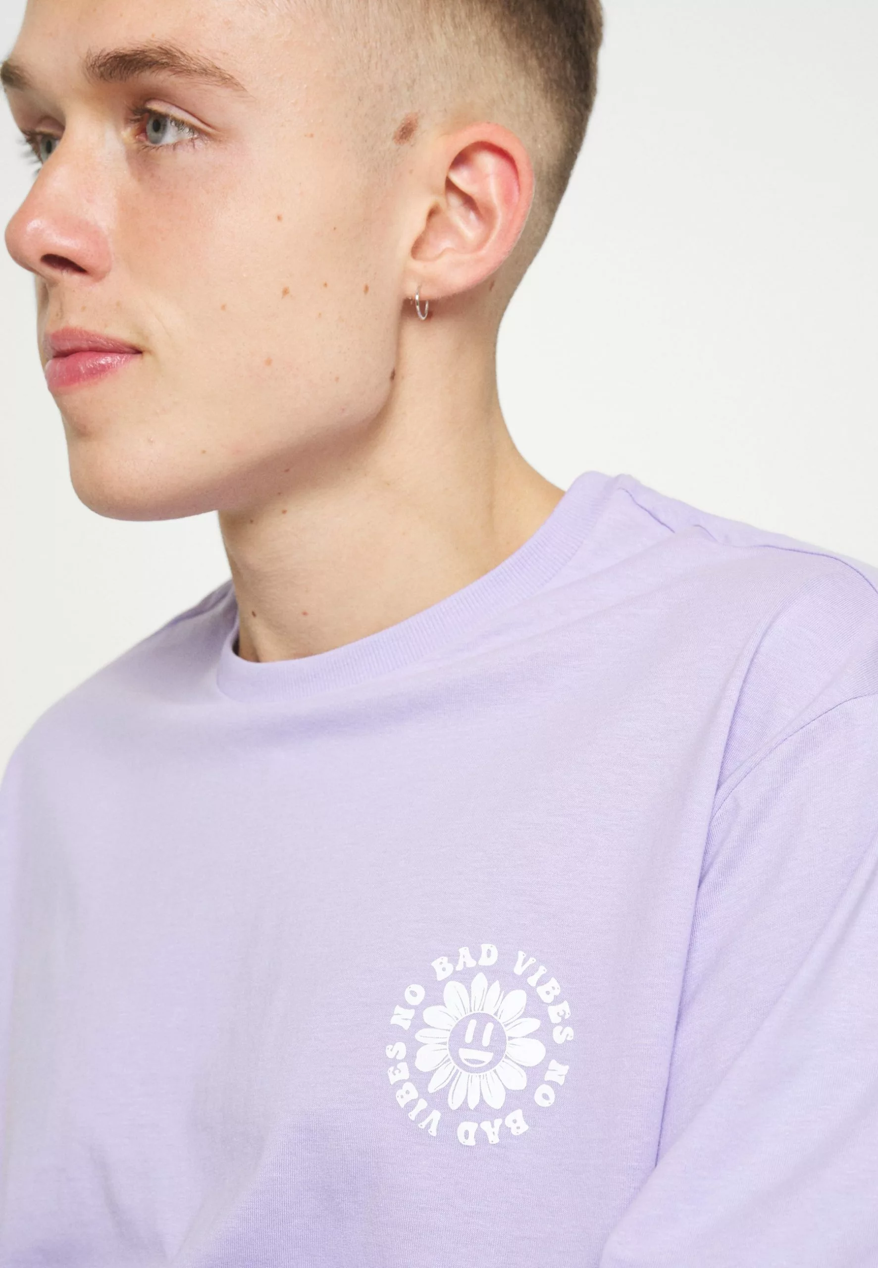 YOURTURNUNISEX - T-shirt Med Print - Purple 10 YOURTURNUNISEX - T-shirt Med Print - Purple - Bild 8