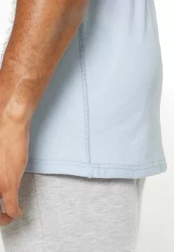 YOURTURNUNISEX - T-shirt - Bas - Blue 19 YOURTURNUNISEX - T-shirt - Bas - Blue -YOURTURN Affär 513f46e078d84fd4840d407e3aa187c8