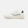 YOURTURNSneakers - White 2 YOURTURNSneakers - White -YOURTURN Affär 51f669c94bc8451d90b428b79e2ae5de