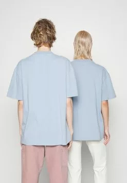 YOURTURNT-shirt Med Print - Light Blue 10 YOURTURNT-shirt Med Print - Light Blue -YOURTURN Affär 57f33c04f3214027b1d896b854ab885b