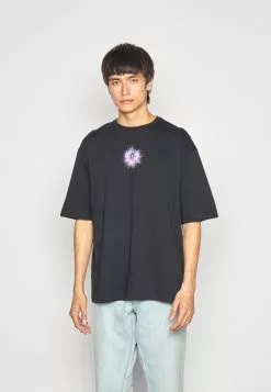 YOURTURNUNISEX - T-shirt Med Print - Black -YOURTURN Affär 678b27720533451280b7d2e9f98d9dfa