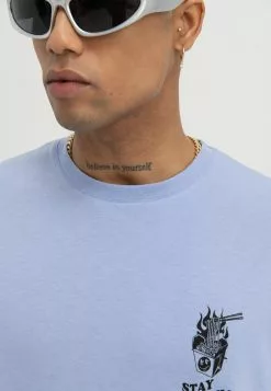 YOURTURNUNISEX - T-shirt Med Print - Light Blue -YOURTURN Affär 6ec71d0225ff4623a0ca356d485bcce8