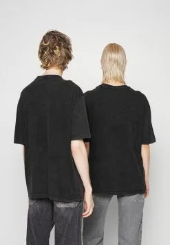 YOURTURNUNISEX - T-shirt Med Print - Black -YOURTURN Affär 719930f4474c4a91aed8d3bf8c6868ff