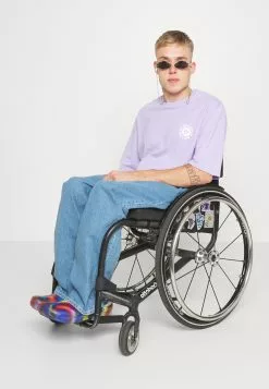 YOURTURNUNISEX - T-shirt Med Print - Purple 17 YOURTURNUNISEX - T-shirt Med Print - Purple -YOURTURN Affär 832d88a56efa4efba553873d5b3ecc98