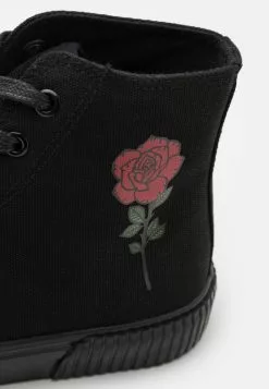 YOURTURNUNISEX - Höga Sneakers - Black/red 13 YOURTURNUNISEX - Höga Sneakers - Black/red -YOURTURN Affär 832e83170e744e048a3307035f5542c0