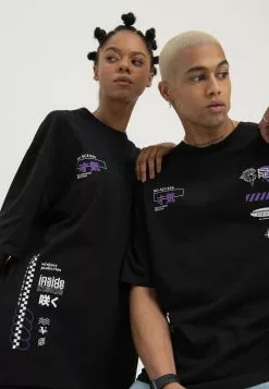 YOURTURNUNISEX - T-shirt Med Print - Black -YOURTURN Affär 926dea724783498eb03f58badda99378