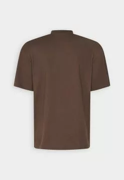 YOURTURNUNISEX - T-shirt Med Print - Brown 13 YOURTURNUNISEX - T-shirt Med Print - Brown -YOURTURN Affär 941fc1e16d4e4528a43b684d46a13ac2