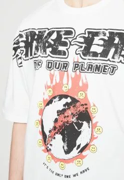 YOURTURNUNISEX - T-shirt Med Print - White -YOURTURN Affär 9656f84e6f8b44eca28dd694f11b1823