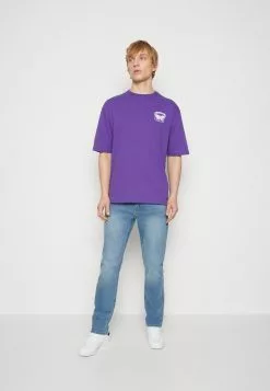 YOURTURNNOSTALGIA FUTURE TEE UNISEX - T-shirt Med Print - Purple -YOURTURN Affär 99e10558ed7b4a5c858adbbc21029bfb