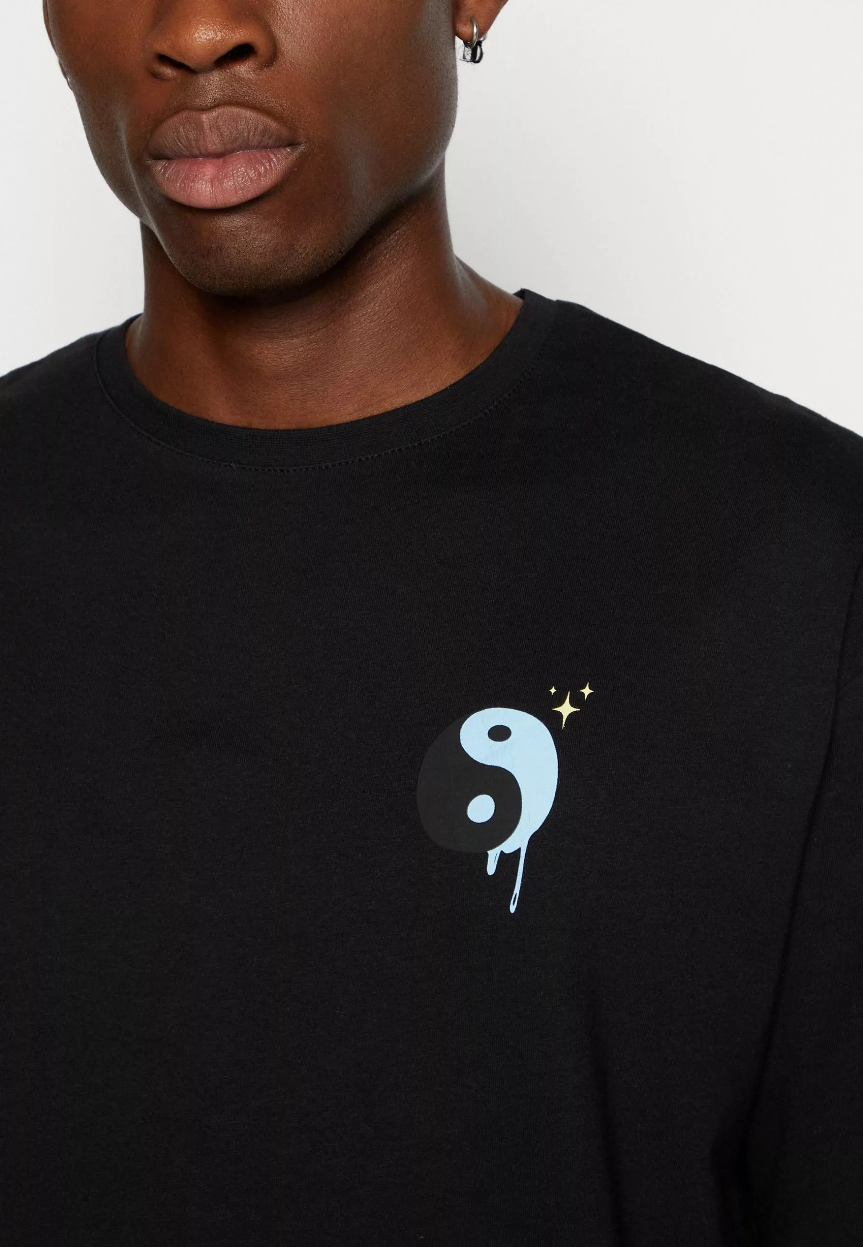 YOURTURNUNISEX - T-shirt Med Print - Black 8 YOURTURNUNISEX - T-shirt Med Print - Black - Bild 6