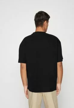 YOURTURNUNISEX - T-shirt Med Print - Black -YOURTURN Affär a33bb55db6fb475199d0bec8660ceed0