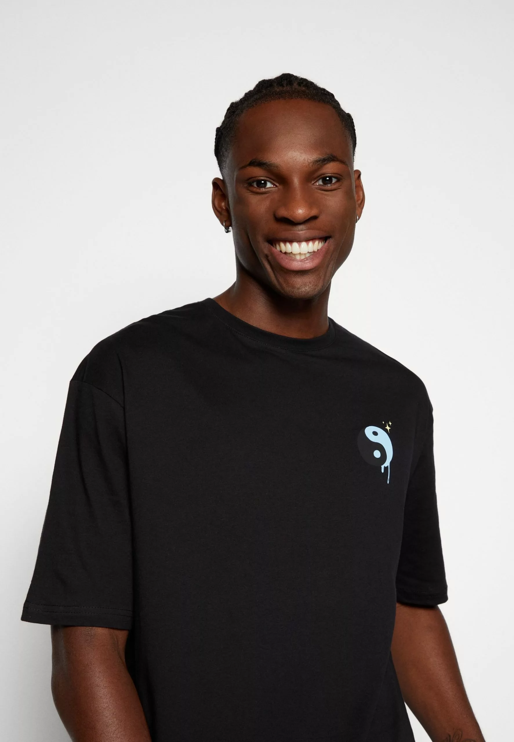 YOURTURNUNISEX - T-shirt Med Print - Black 6 YOURTURNUNISEX - T-shirt Med Print - Black - Bild 4