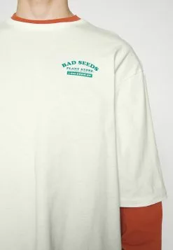 YOURTURNUNISEX - T-shirt Med Print - Offwhite -YOURTURN Affär b029b4b610384a5d87dea26f124d929b