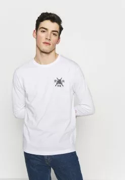 YOURTURNLångärmad Tröja - White -YOURTURN Affär b93fced6baf74b7faaf69450a8732db2