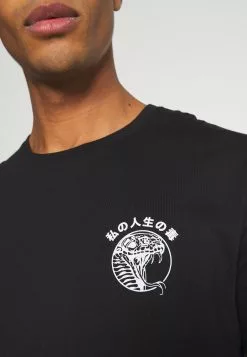 YOURTURNUNISEX - T-shirt Med Print - Black 15 YOURTURNUNISEX - T-shirt Med Print - Black -YOURTURN Affär bdfe36f1ad114d9484efcb6277524d3c