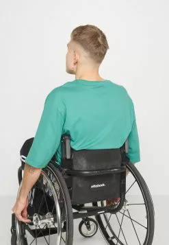 YOURTURNUNISEX - T-shirt Med Print - Green 16 YOURTURNUNISEX - T-shirt Med Print - Green -YOURTURN Affär ca6b9ea98fdf40149a9408f014712b12