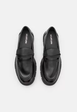 YOURTURNSlip-ins - Black 10 YOURTURNSlip-ins - Black -YOURTURN Affär cbc2ec03e1c14de5bf1dca4bbd77a96e