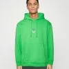 YOURTURNSweatshirt - Green 2 YOURTURNSweatshirt - Green -YOURTURN Affär d20828f26ca744fc85bfd8872c014ca3