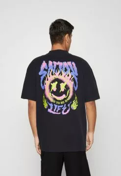 YOURTURNUNISEX - T-shirt Med Print - Black 9 YOURTURNUNISEX - T-shirt Med Print - Black -YOURTURN Affär d7d86a13764c479990b4484c33fb80c2