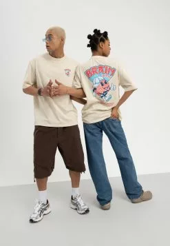 YOURTURNUNISEX - T-shirt Med Print - Beige -YOURTURN Affär e18e168d4eac440faf8a8494fe8e633f