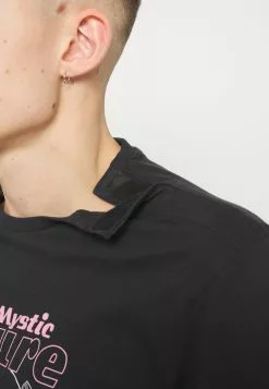 YOURTURNUNISEX - T-shirt Med Print - Black -YOURTURN Affär f092a89032704778b07eb551b306a16f