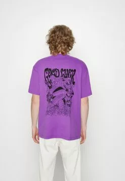 YOURTURNUNISEX - T-shirt Med Print - Purple -YOURTURN Affär f0c2f1dd63d64c34aa2ba4022ed7dca9