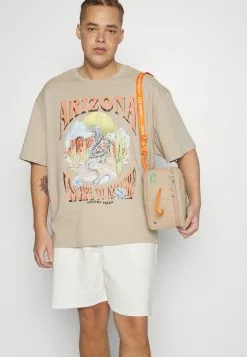 YOURTURNUNISEX - T-shirt Med Print - Beige -YOURTURN Affär f29c8ab954f9431ea279e67e74cf1e7f