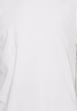 YOURTURNLinne - White 11 YOURTURNLinne - White -YOURTURN Affär f640453bea874d7285e2d1883d94285b