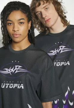 YOURTURNUNISEX - T-shirt Med Print - Black -YOURTURN Affär f9da0c675c5949a699a90216fde4f116